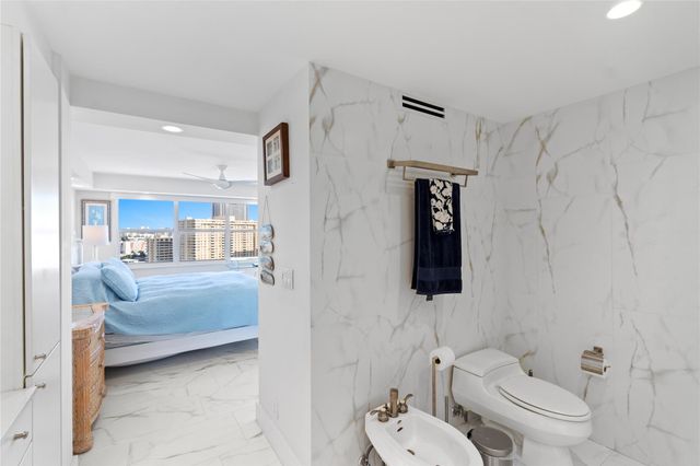 121 Golden Isles Dr, Hallandale Beach, FL 33009