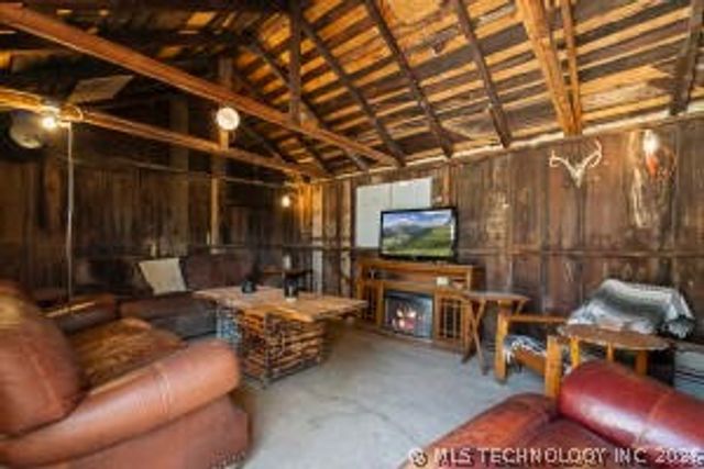 320 W Tahlequah, Vinita, OK 74301