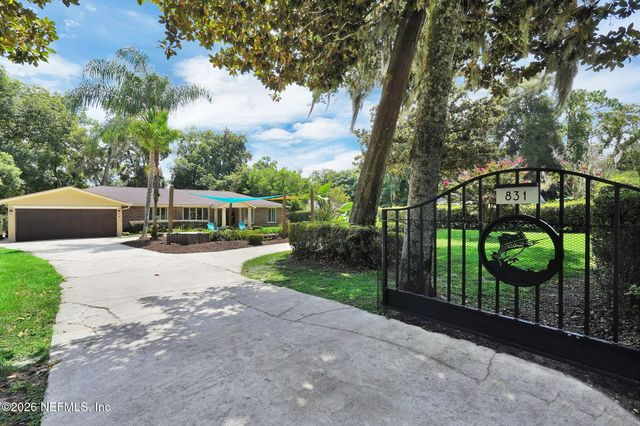 831 ARTHUR MOORE Drive, Green Cove Springs, FL 32043