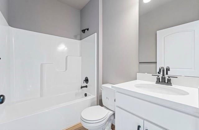 27016 E Dogwood Lane, Lee's Summit, MO 64086