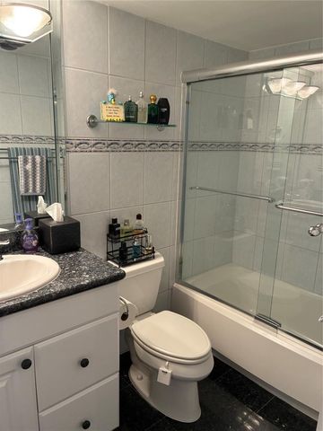 3010 NE 16 Avenue 102, Oakland Park, FL 33334