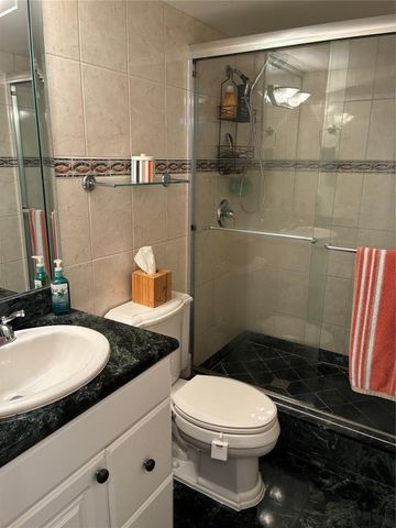 3010 NE 16 Avenue 102, Oakland Park, FL 33334