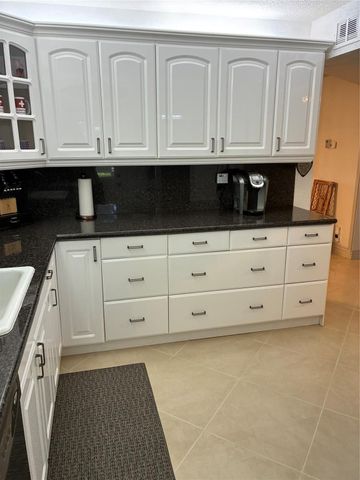 3010 NE 16 Avenue 102, Oakland Park, FL 33334