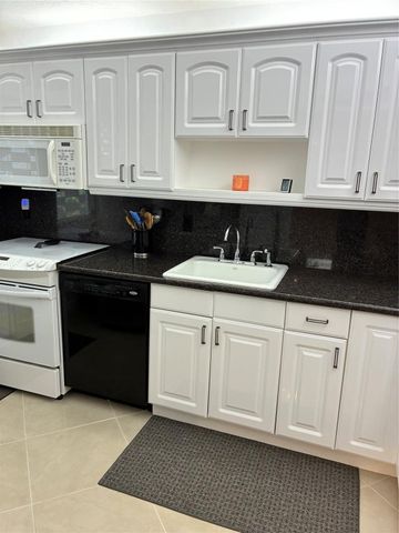 3010 NE 16 Avenue 102, Oakland Park, FL 33334