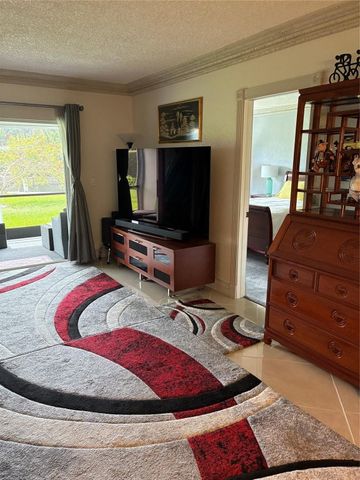 3010 NE 16 Avenue 102, Oakland Park, FL 33334