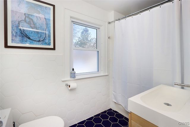 300 Cornwall Drive, Dewitt, NY 13214