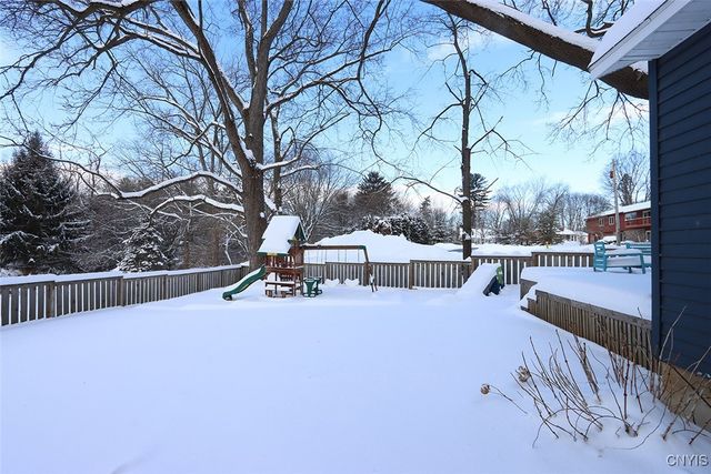 300 Cornwall Drive, Dewitt, NY 13214