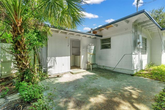 310 SW 1st Ave, Boynton Beach, FL 33435