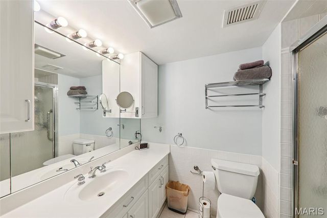 900 S Hanley Road 7D, St Louis, MO 63105