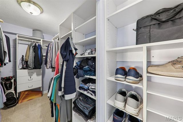 900 S Hanley Road 7D, St Louis, MO 63105