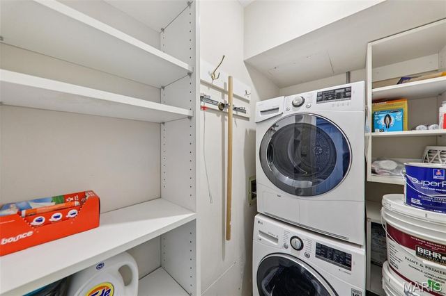 900 S Hanley Road 7D, St Louis, MO 63105