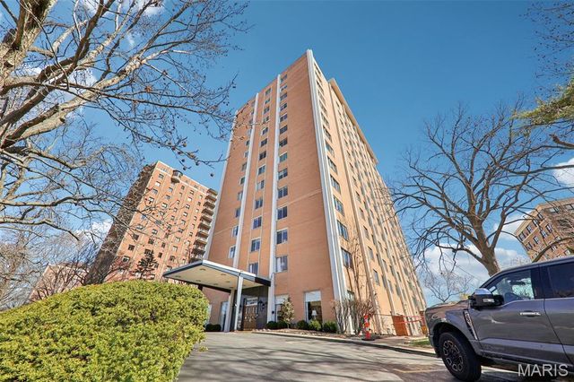 900 S Hanley Road 7D, St Louis, MO 63105