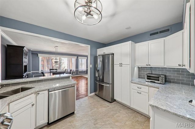 900 S Hanley Road 7D, St Louis, MO 63105