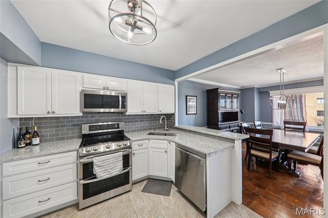 900 S Hanley Road 7D, St Louis, MO 63105