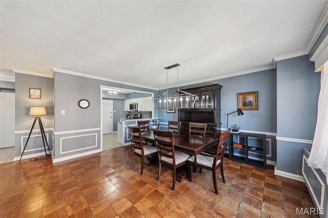 900 S Hanley Road 7D, St Louis, MO 63105