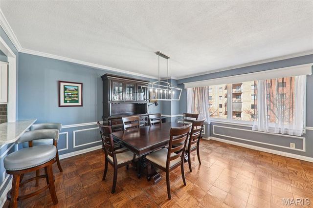 900 S Hanley Road 7D, St Louis, MO 63105