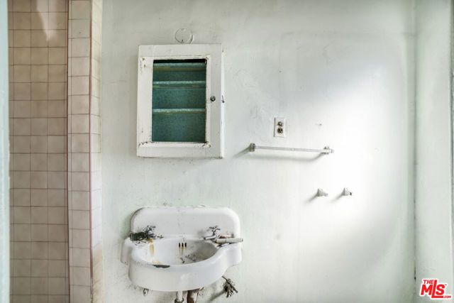 1042 Wilcox Avenue, Los Angeles, CA 90038