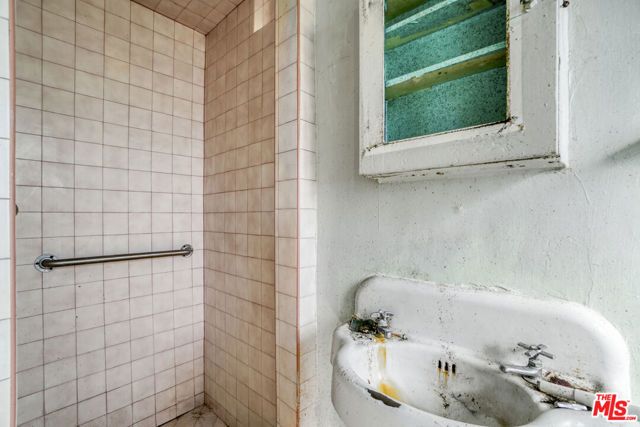 1042 Wilcox Avenue, Los Angeles, CA 90038