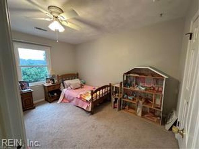 702 Wickwood DR, Chesapeake, VA 23320