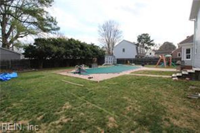 702 Wickwood DR, Chesapeake, VA 23320