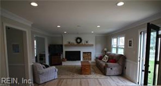 702 Wickwood DR, Chesapeake, VA 23320