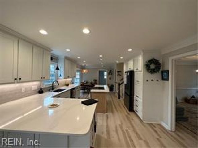 702 Wickwood DR, Chesapeake, VA 23320