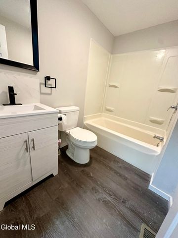 421 Summit Avenue, Schenectady, NY 12307