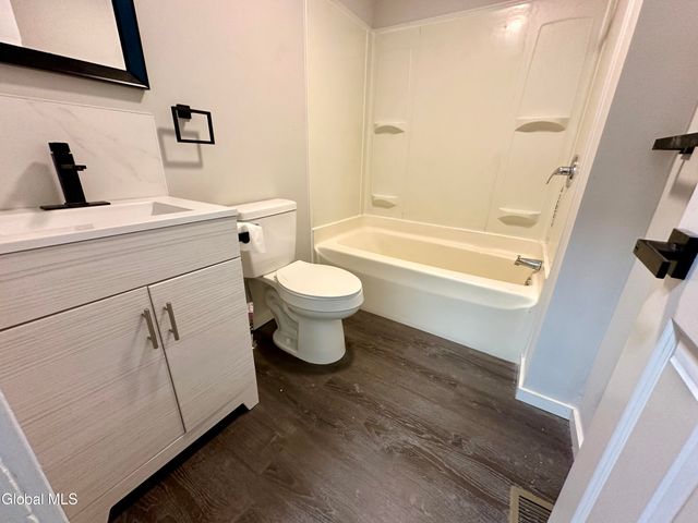 421 Summit Avenue, Schenectady, NY 12307