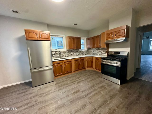 421 Summit Avenue, Schenectady, NY 12307