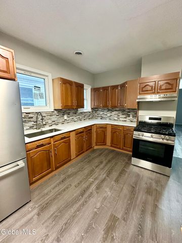 421 Summit Avenue, Schenectady, NY 12307