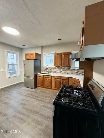 421 Summit Avenue, Schenectady, NY 12307