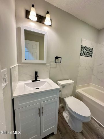 421 Summit Avenue, Schenectady, NY 12307