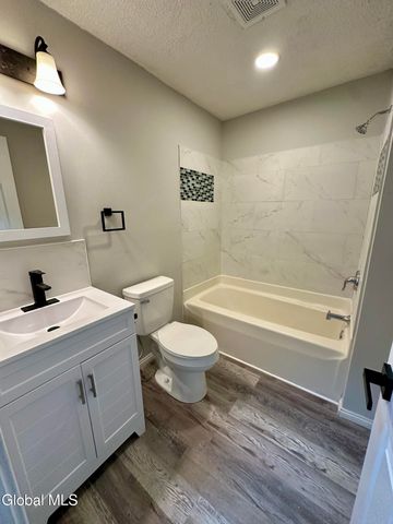 421 Summit Avenue, Schenectady, NY 12307