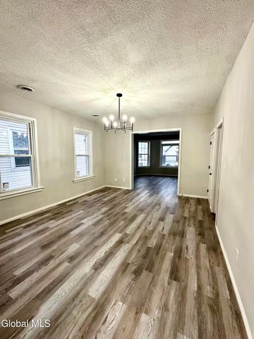 421 Summit Avenue, Schenectady, NY 12307