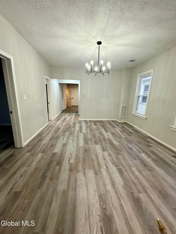 421 Summit Avenue, Schenectady, NY 12307