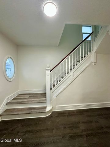 421 Summit Avenue, Schenectady, NY 12307