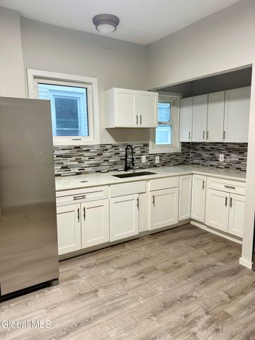 421 Summit Avenue, Schenectady, NY 12307