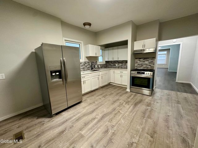 421 Summit Avenue, Schenectady, NY 12307