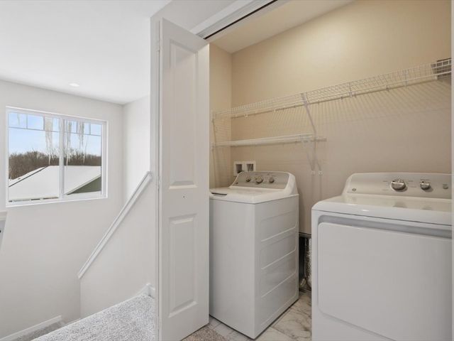 942 Dubs Drive, Iowa City, IA 52246