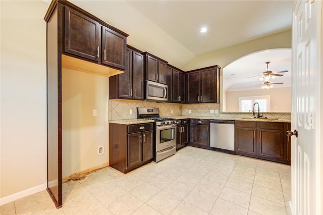 228 Country Crossing Circle, Magnolia, TX 77354