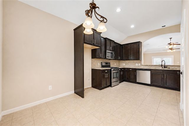 228 Country Crossing Circle, Magnolia, TX 77354