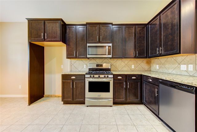 228 Country Crossing Circle, Magnolia, TX 77354