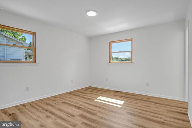 15 CIRCLE DR, Mechanicsburg, PA 17055