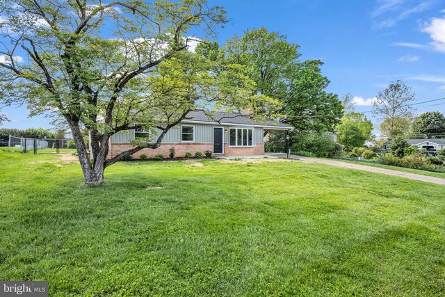 15 CIRCLE DR, Mechanicsburg, PA 17055