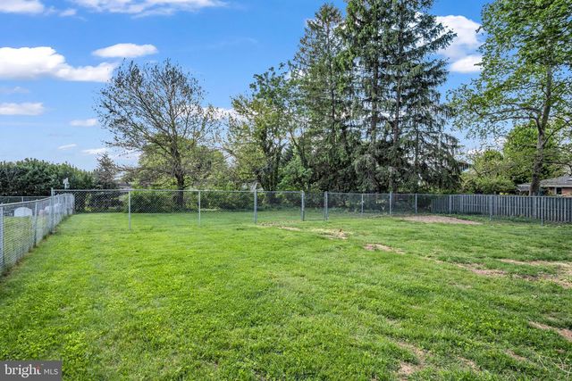 15 CIRCLE DR, Mechanicsburg, PA 17055