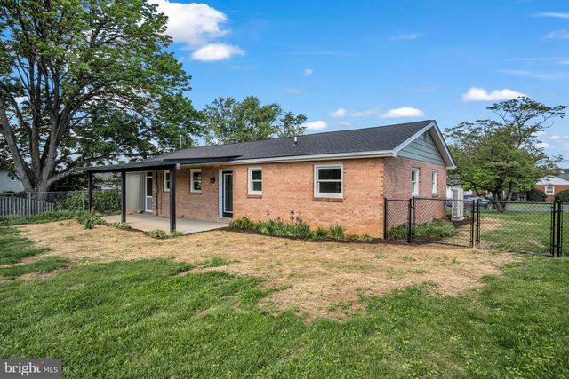 15 CIRCLE DR, Mechanicsburg, PA 17055