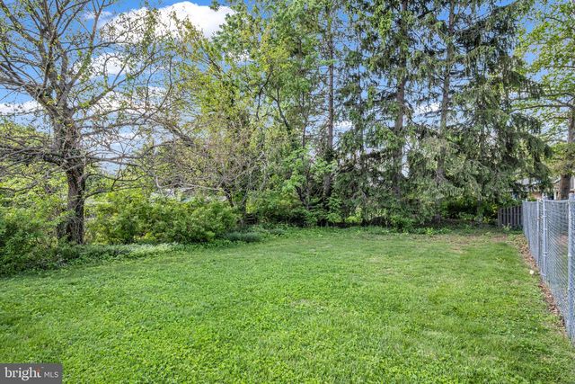 15 CIRCLE DR, Mechanicsburg, PA 17055