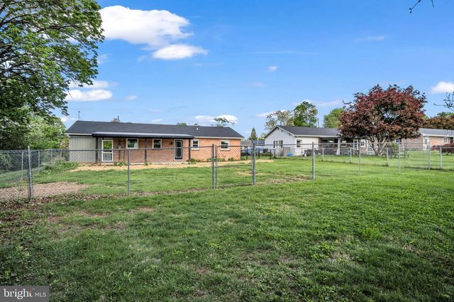 15 CIRCLE DR, Mechanicsburg, PA 17055