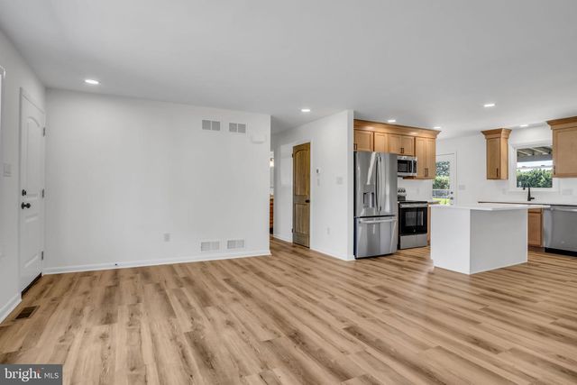 15 CIRCLE DR, Mechanicsburg, PA 17055