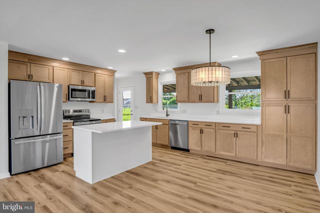 15 CIRCLE DR, Mechanicsburg, PA 17055